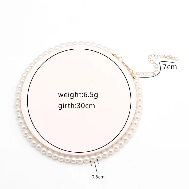 Elegante weiße Perlenkette mit großer runder Perle 