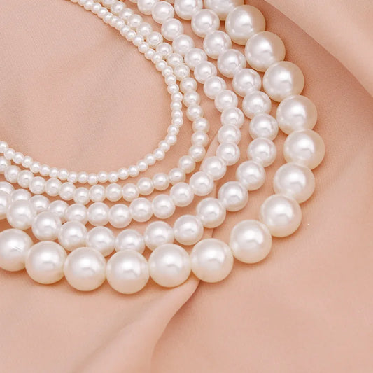 Elegante weiße Perlenkette mit großer runder Perle 