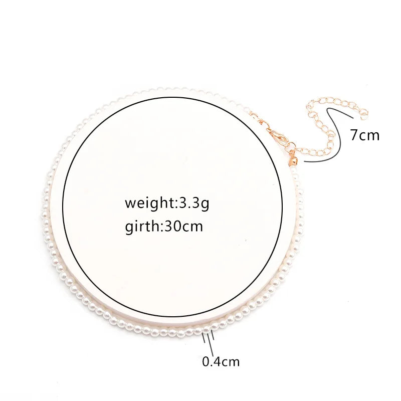 Elegante weiße Perlenkette mit großer runder Perle 