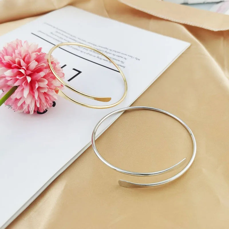 Punk Klassische Geometrische Verdrehte Offene Armreifen für Frauen Übertrieben Gold Farbe Metall Manschette Armband Fashion Party Schmuck Neue
