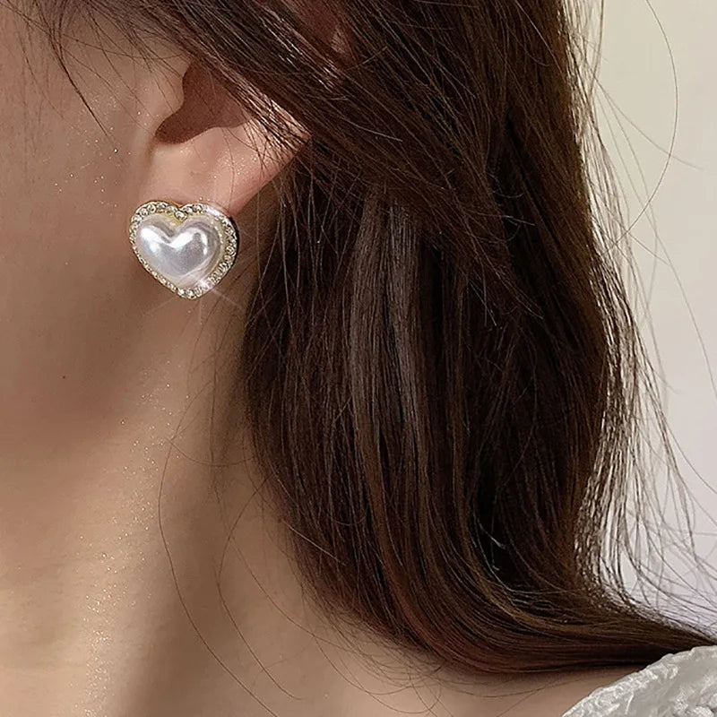 Pendientes elegantes de corazón