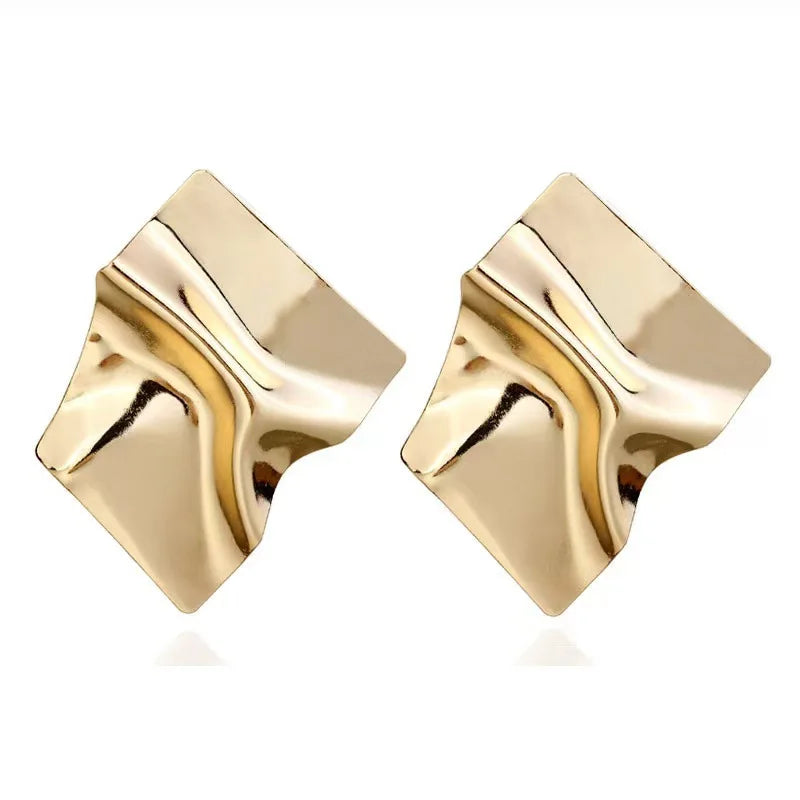 Retro Twisted Spiral Statement