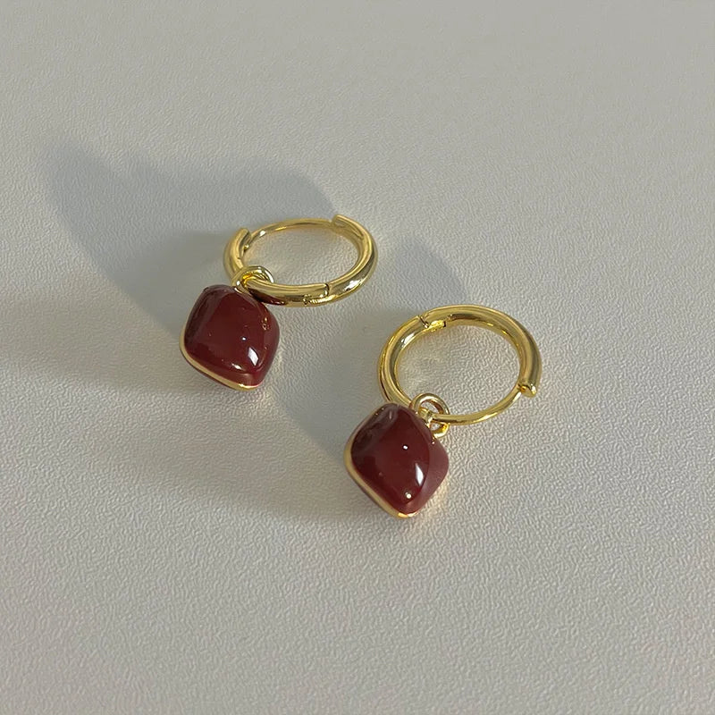 Pendientes cuadrados barrocos de vino tinto
