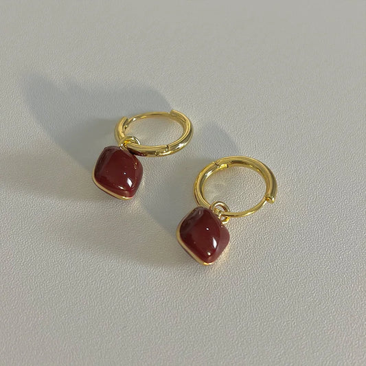 Pendientes cuadrados barrocos de vino tinto