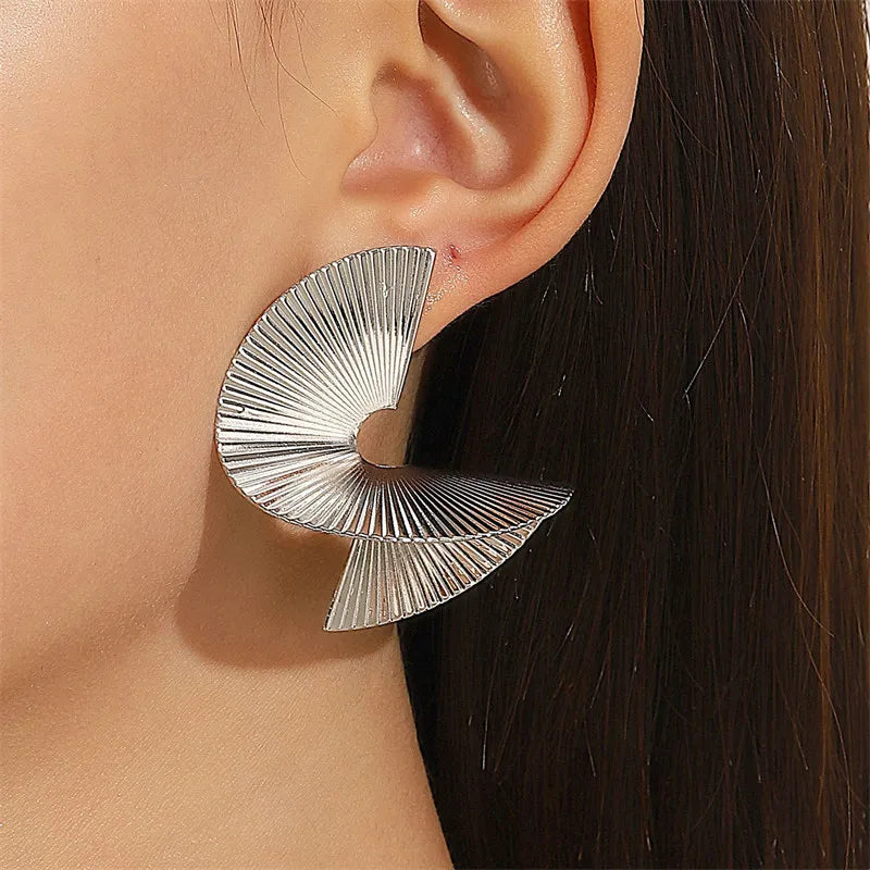 Retro Twisted Spiral Statement