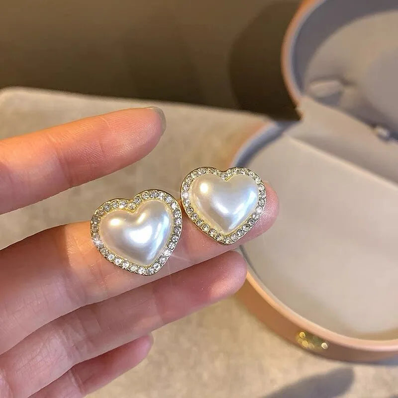 Pendientes elegantes de corazón