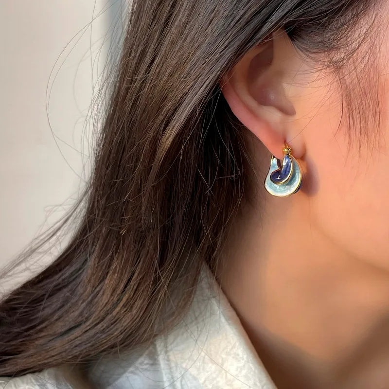 Nuevos y modernos pendientes de aro pequeños con textura de metal azul esmaltado para mujer, chapados en oro, con hebilla llamativa, joyería creativa, regalos