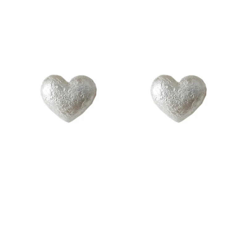 Pendientes de botón con forma de corazón de algodón color crema en 3D