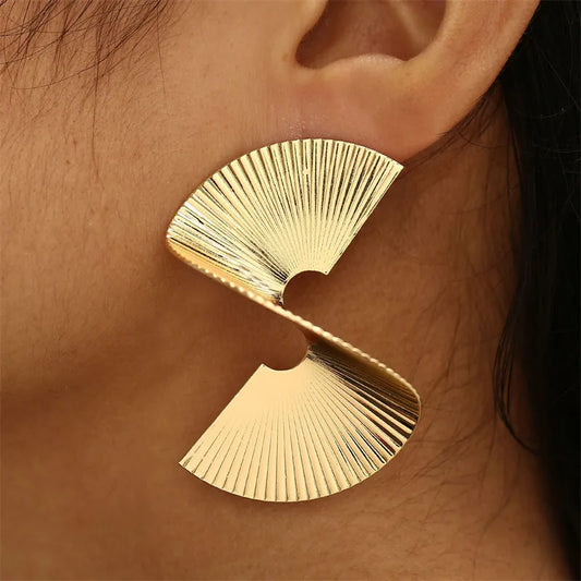 Retro Twisted Spiral Statement
