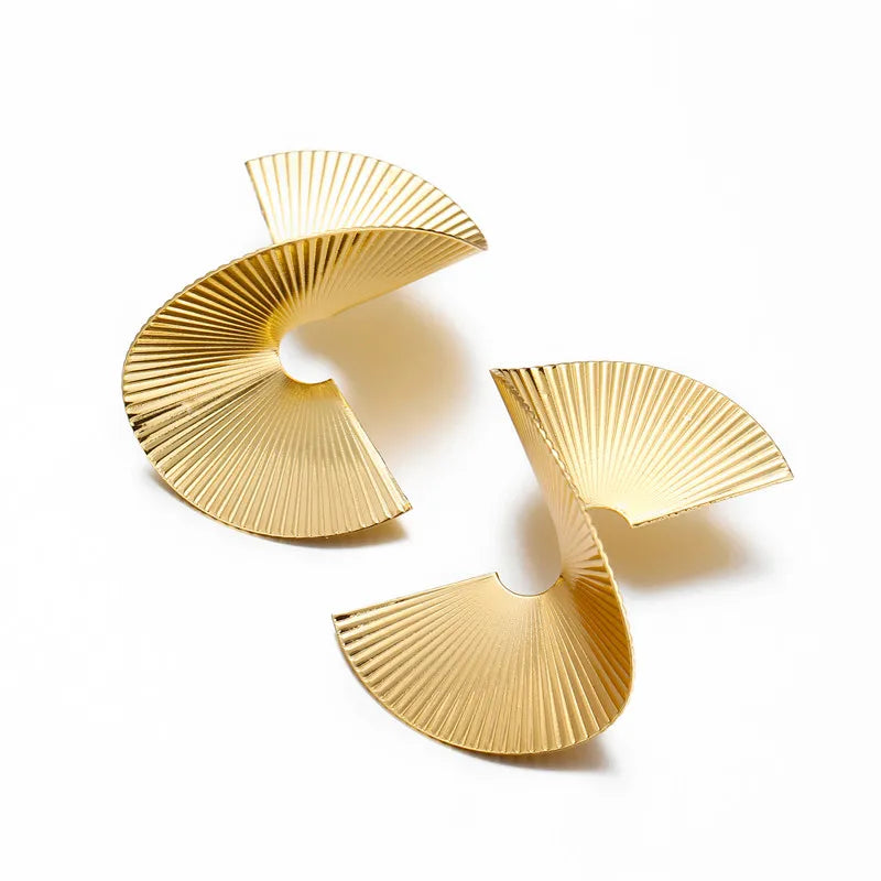 Retro Twisted Spiral Statement