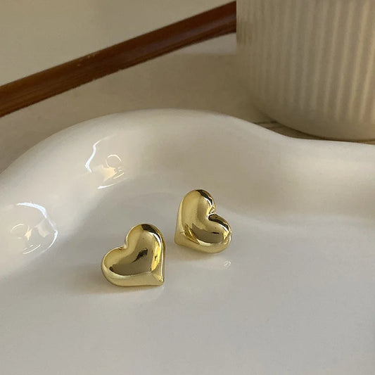 Pendientes minimalistas de corazón LOVE