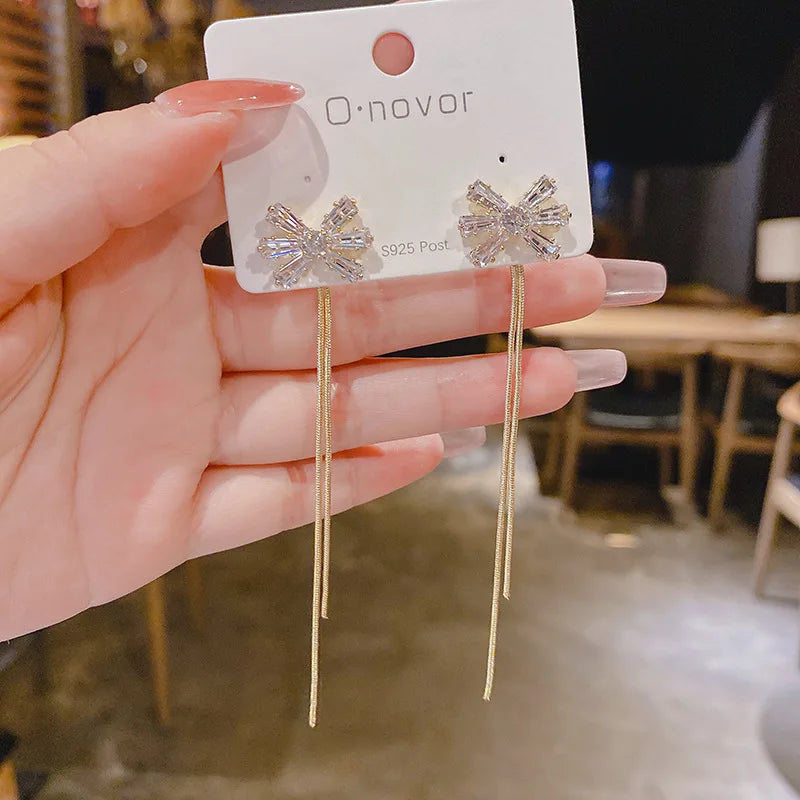 Pendientes largos con borlas, estrellas y corazones