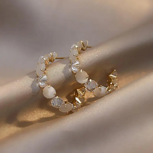 Pendientes de aro con flor de concha brillante 