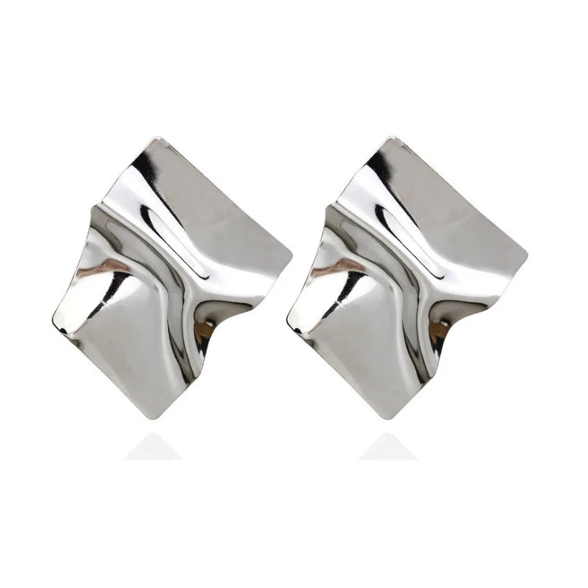 Retro Twisted Spiral Statement